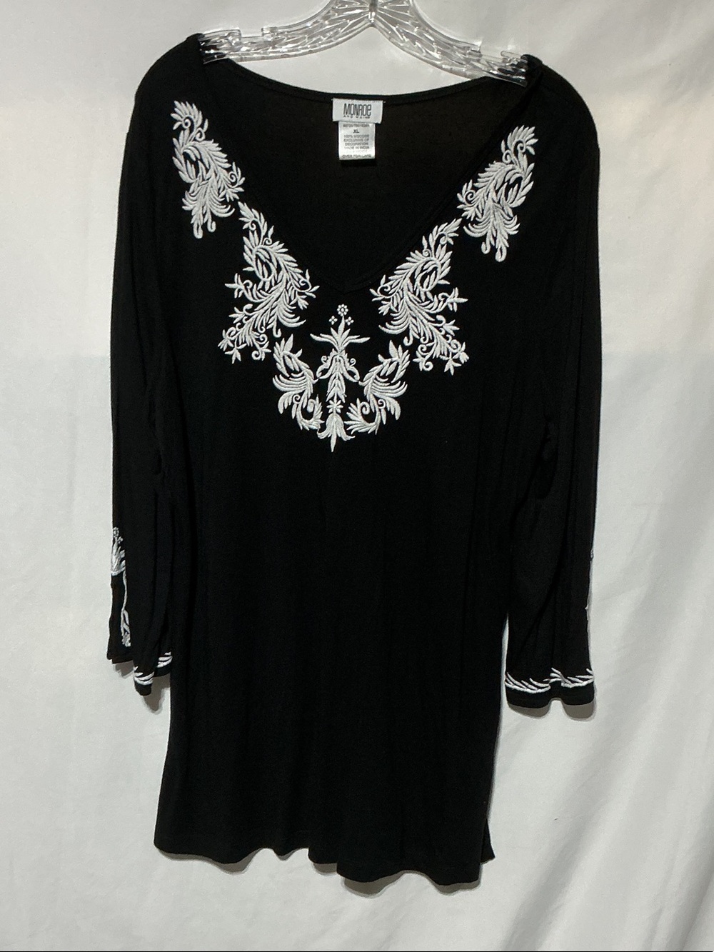 Monroe & Main Black Blouse Tunic with White Embroidered Yoke Sz XL